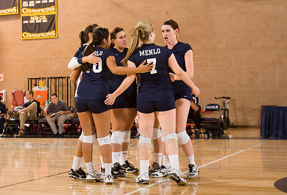 Lady Oaks Volleyball